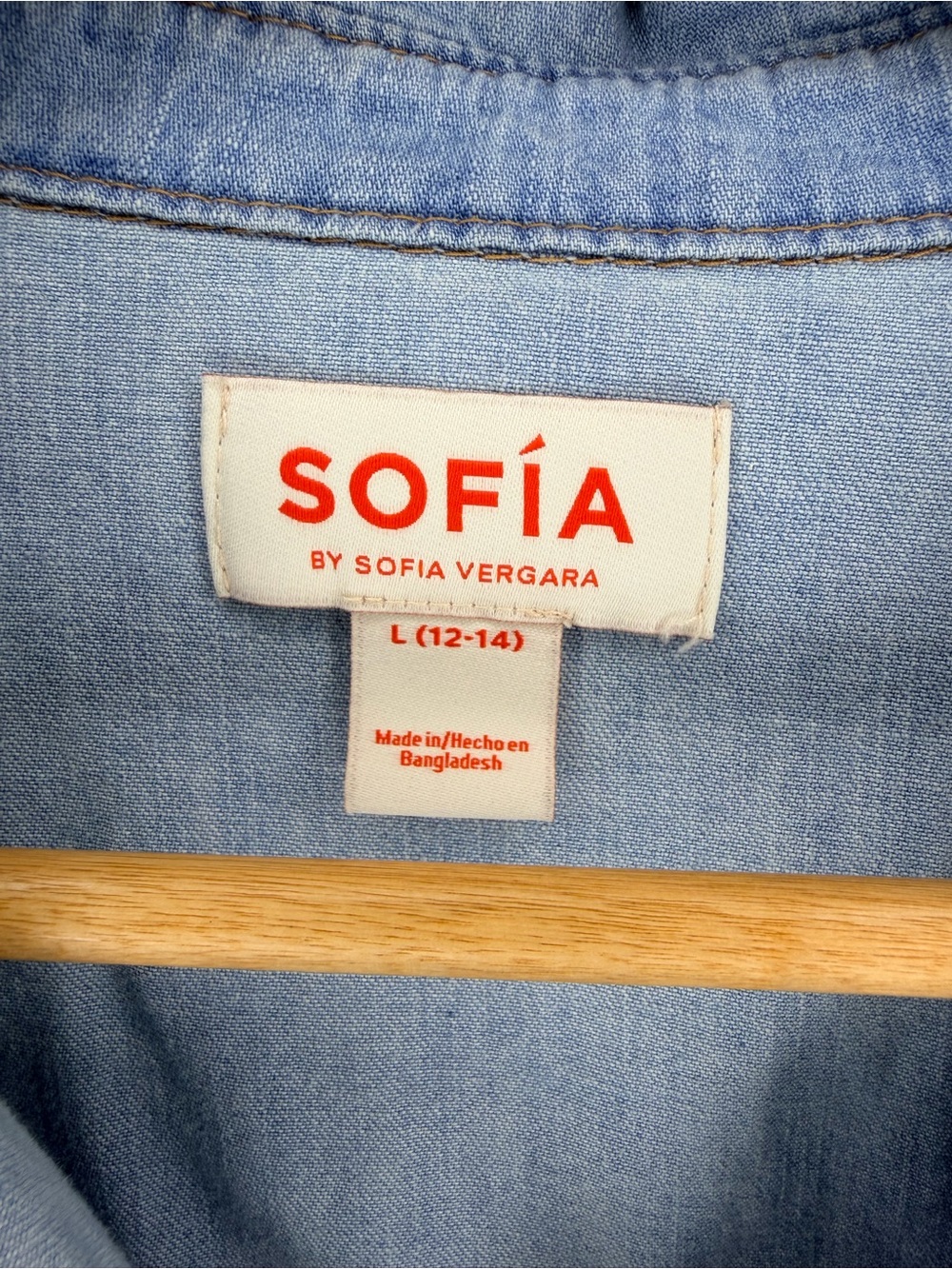 Sofia Vergara Chambray Button Down Shirt Light Wash Denim Large - Picture 3 of 6